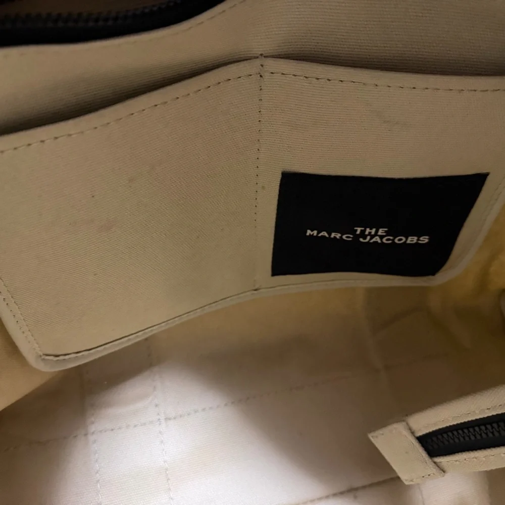 Marc Jacobs
The Large Canvas Tote Bag - Picture 3 of 6